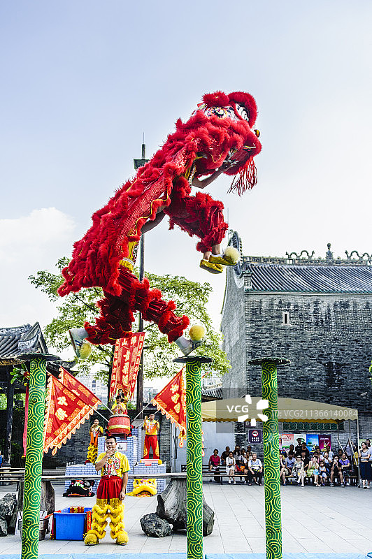 中国广东省佛山市祖庙景区的舞狮表演图片素材