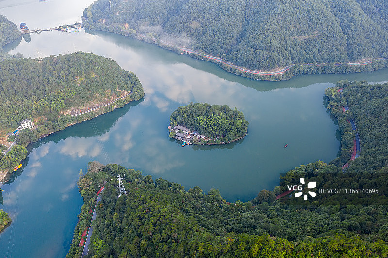 浙江桐庐县富春江晨雾山水航拍图片素材