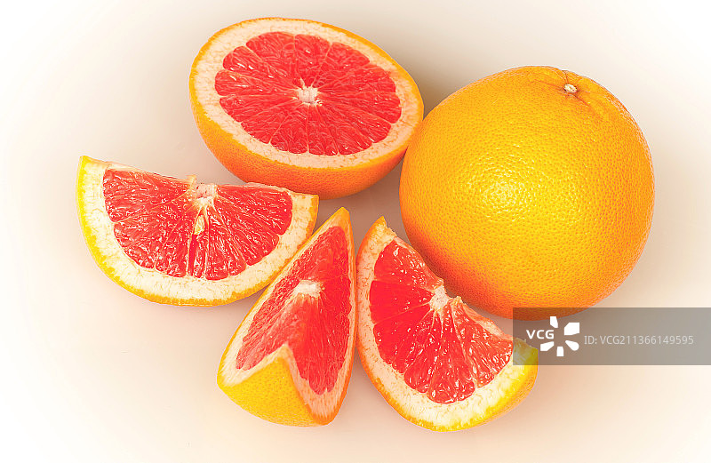 白色背景上的柚子切块，白色背景上的橙子特写图片素材