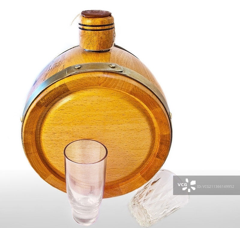 白色背景下的饮品特写图片素材