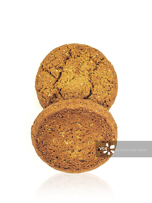 白色背景上的燕麦饼干特写图片素材