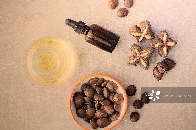 阿拉伯联合酋长国桌子上碗中食物的俯视图图片素材