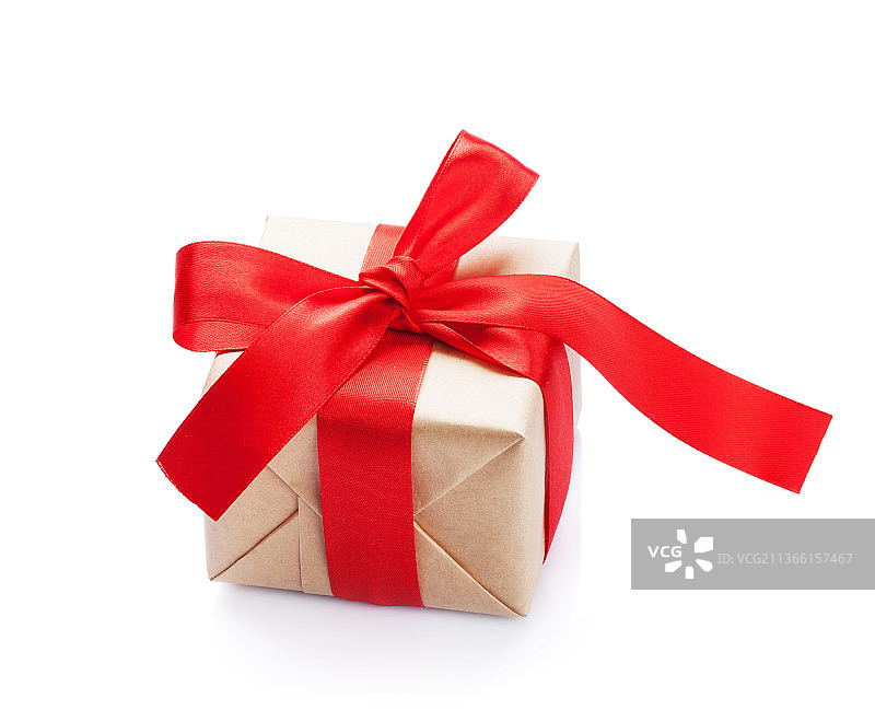 带红色蝴蝶结的礼品盒特写，白色背景图片素材