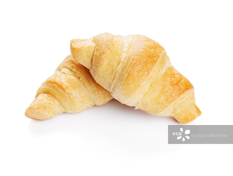 新鲜羊角面包：白色背景羊角面包特写图片素材