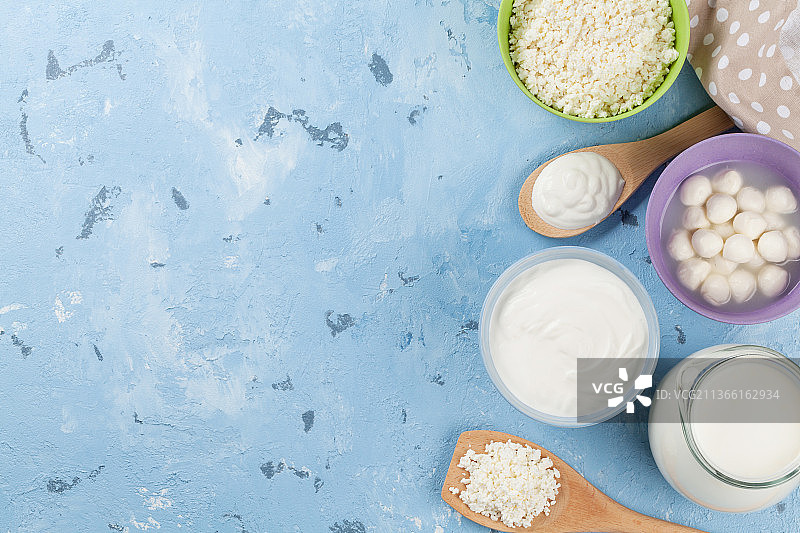 石桌上的乳制品图片素材