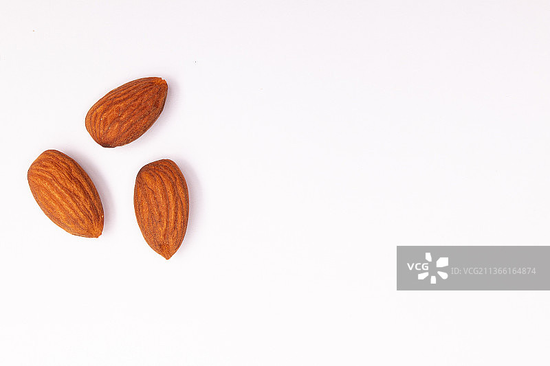 健康有机坚果的俯视构图图片素材