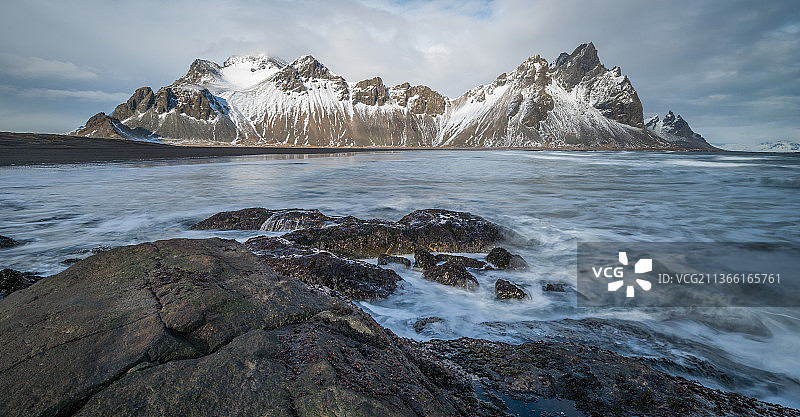 冰岛Vestrahorn山海景雪山风光图片素材