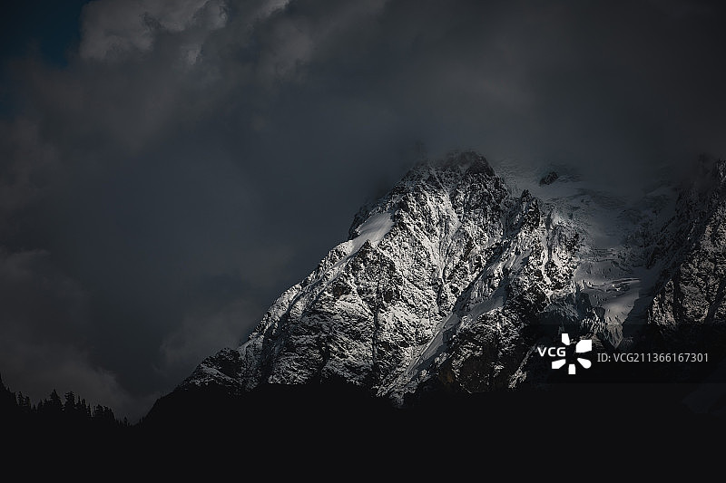 雪山低角度景观，舒克桑山，华盛顿州，美国图片素材