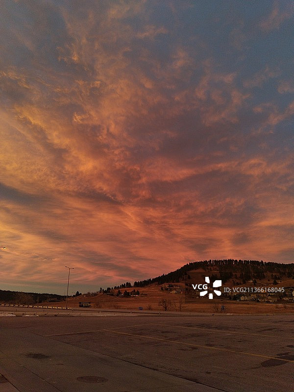 美丽的日落：南达科他州沙漠的壮丽景色图片素材