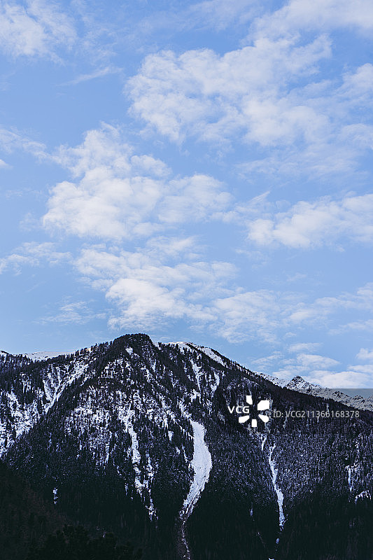 瑞士马蒂尼的清晨山景图片素材