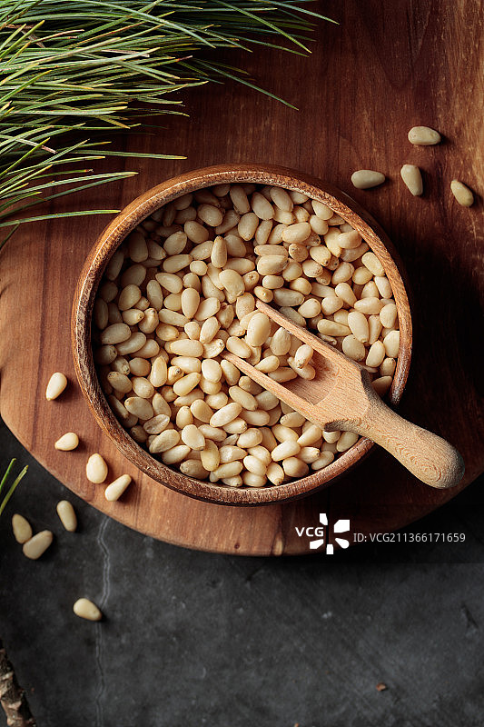 松子巧克力糖果图片素材