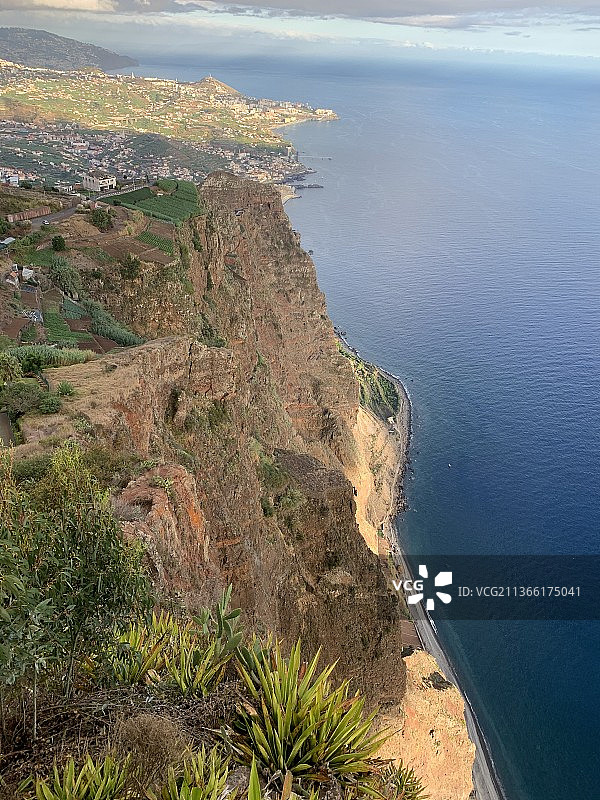葡萄牙美丽海岸线，高角度海滨景观图片素材