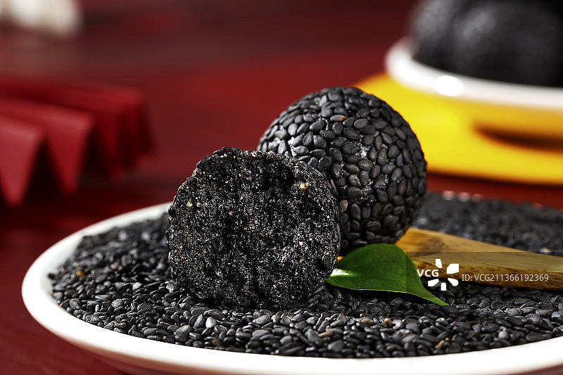 勺子上的芝麻丸图片素材