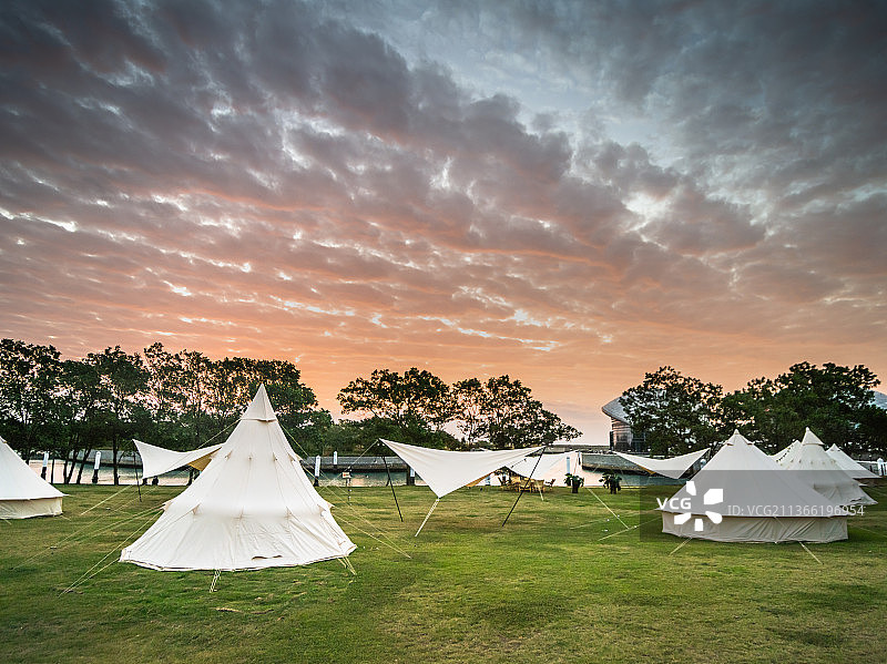 野外露营地帐篷遮阳蓬蒙古包图片素材