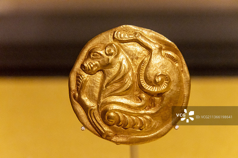 中国国家博物馆——瑞虎佑安——二〇二二新春展：虎纹圆形金牌饰（西汉）图片素材
