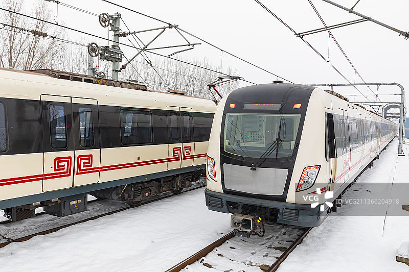 河南省郑州地铁车辆段大雪户外风光图片素材