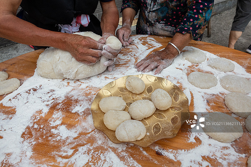 湖南地方小吃糍粑制作图片素材