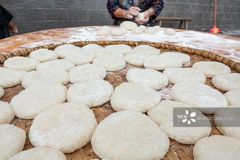 湖南地方小吃糍粑制作图片素材