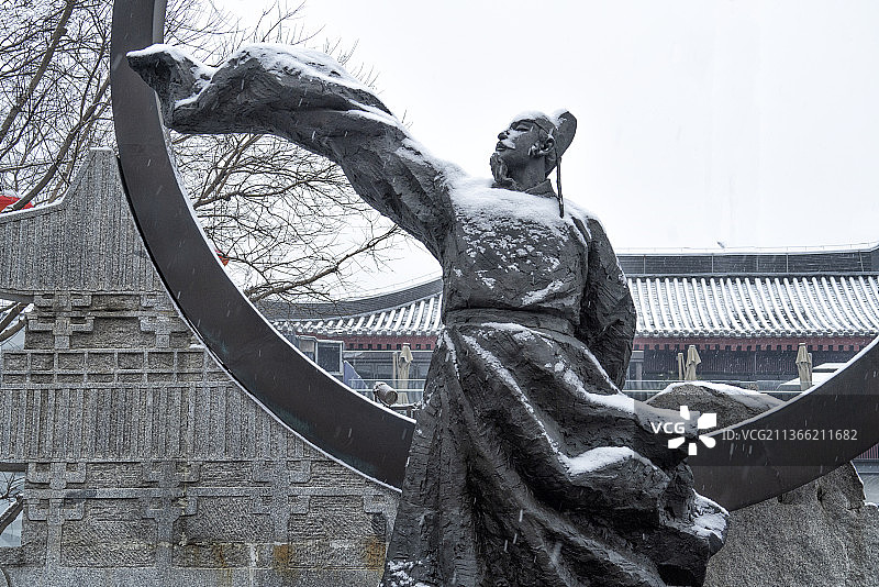 长安雪景唐代诗人李白雕塑图片素材