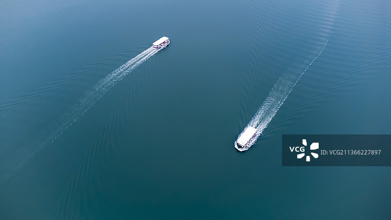汕头海滨城市轮渡航拍图片素材