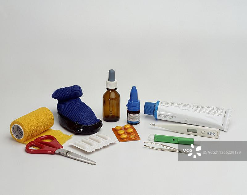 犬类护理的医药和器皿，独立式盘子图片素材