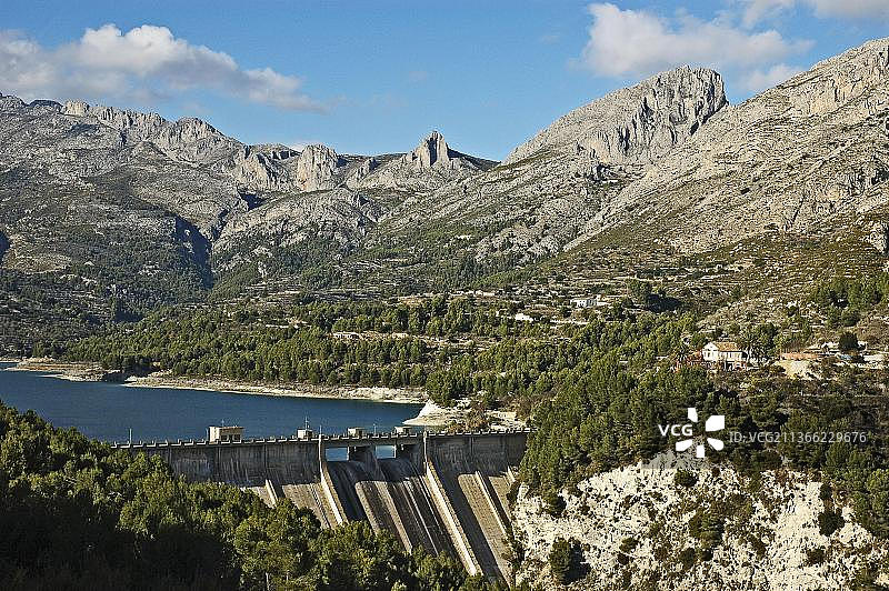 西班牙阿利坎特瓜达莱斯特水库大坝图片素材