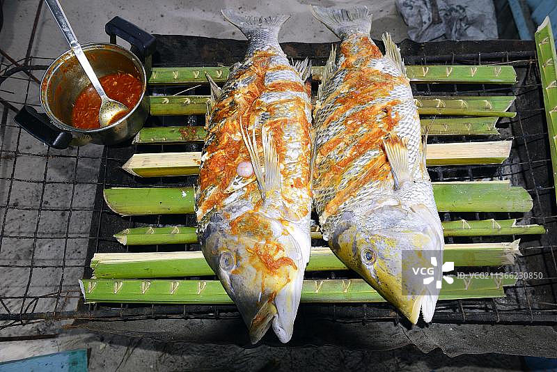 塞舌尔拉迪格岛炭烤克里奥尔风味鲷鱼图片素材