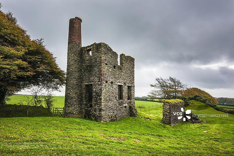 位于英国萨默塞特郡埃克斯穆尔国家公园布伦登山上的 Burrow 农场发动机房图片素材