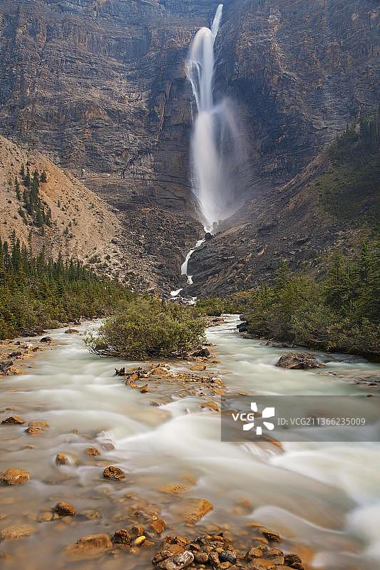 加拿大不列颠哥伦比亚省优鹤国家公园塔卡卡瀑布图片素材