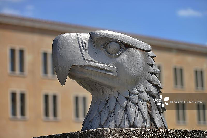 德国柏林滕珀尔霍夫的鹰雕像图片素材