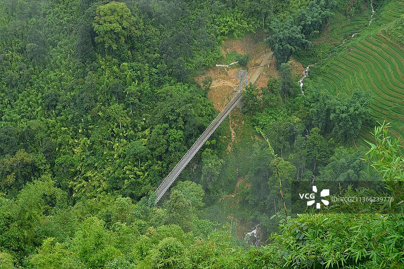 越南沙巴山区桥梁河谷风光图片素材