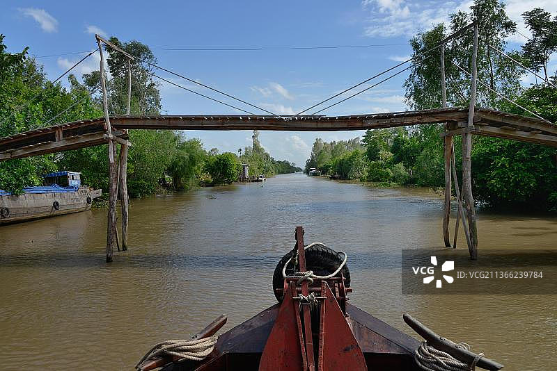 航运，湄公河三角洲沙沥和芹苴之间的运河，越南，亚洲图片素材
