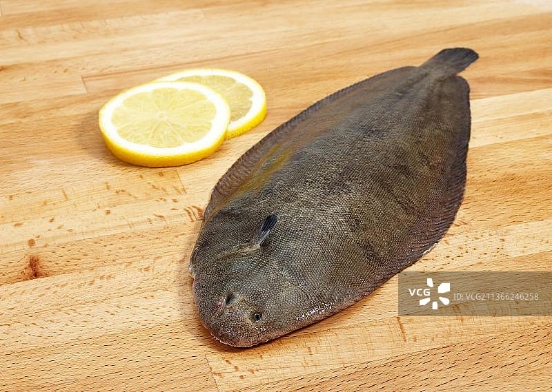 比目鱼和柠檬图片素材