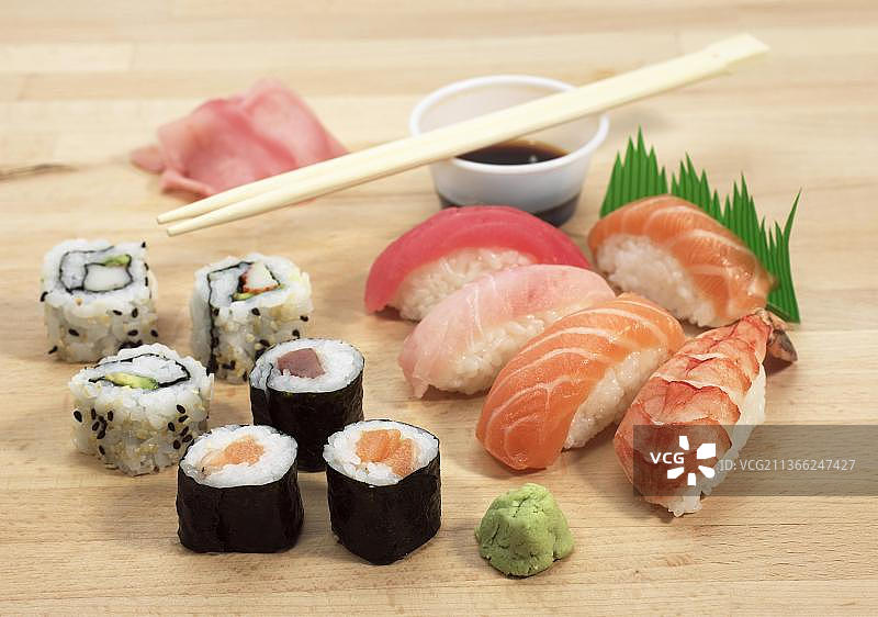 寿司、加州卷和 Maki，日本料理图片素材