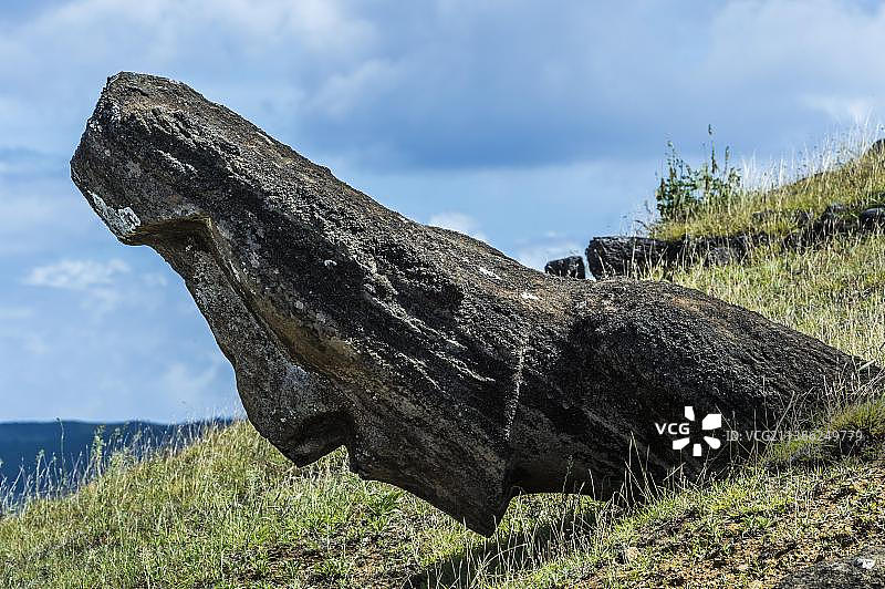 复活节岛拉帕努伊国家公园的摩艾石像图片素材