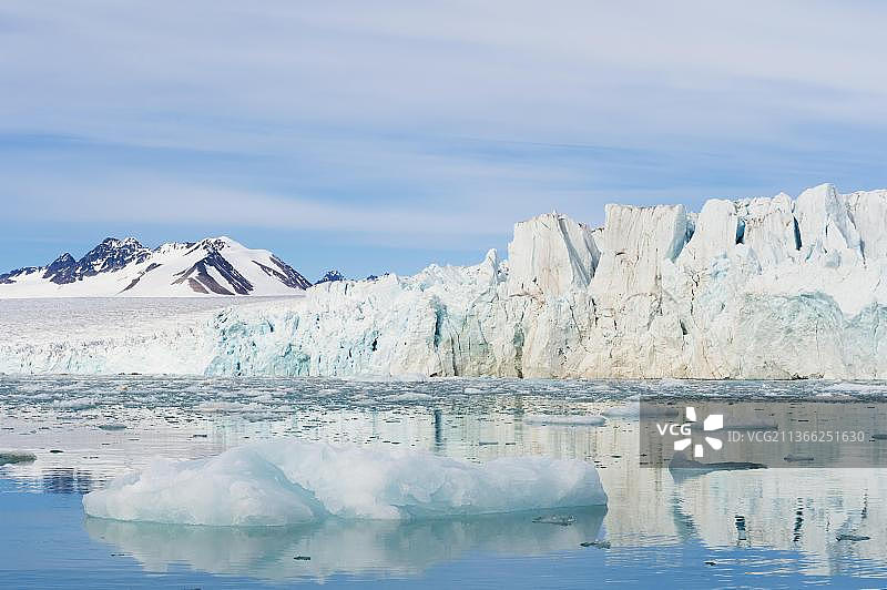 利利胡克峡湾的利利胡克冰川，是挪威斯瓦尔巴群岛斯匹次卑尔根岛克罗兹峡湾的一个分支图片素材