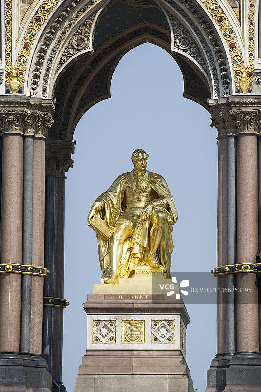 阿尔伯特纪念雕像，位于英国伦敦肯辛顿花园图片素材