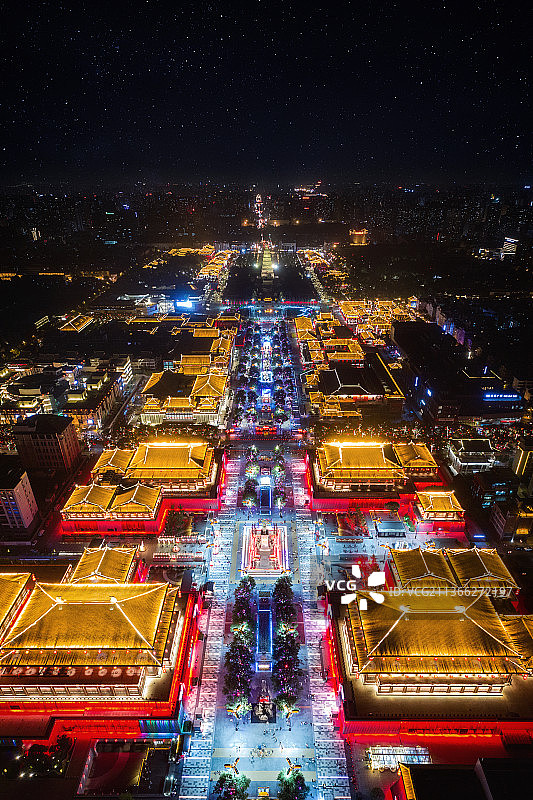 西安大雁塔大唐不夜城夜景航拍竖图图片素材