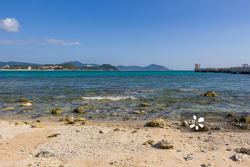 三亚大东海旅游区 海边沙滩礁石 大海沙滩图片素材