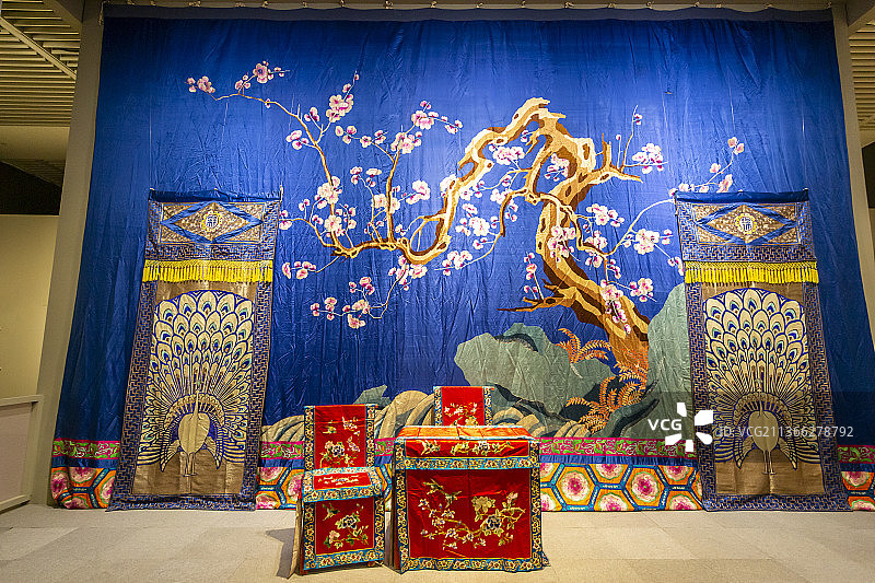 中国国家博物馆——梅兰芳艺术人生展：守旧、一桌二椅、桌椅帔（北京京剧院藏）图片素材