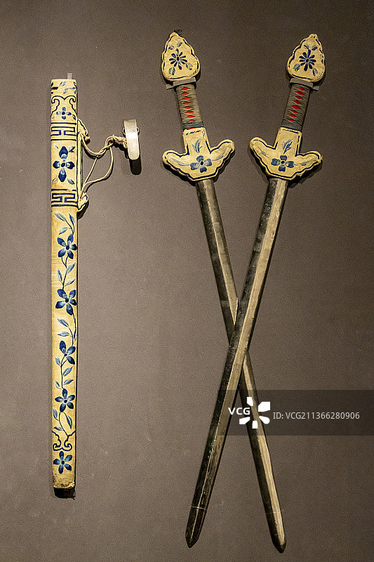 中国国家博物馆——梅兰芳艺术人生展：虞姬双剑（梅兰芳纪念馆藏）图片素材