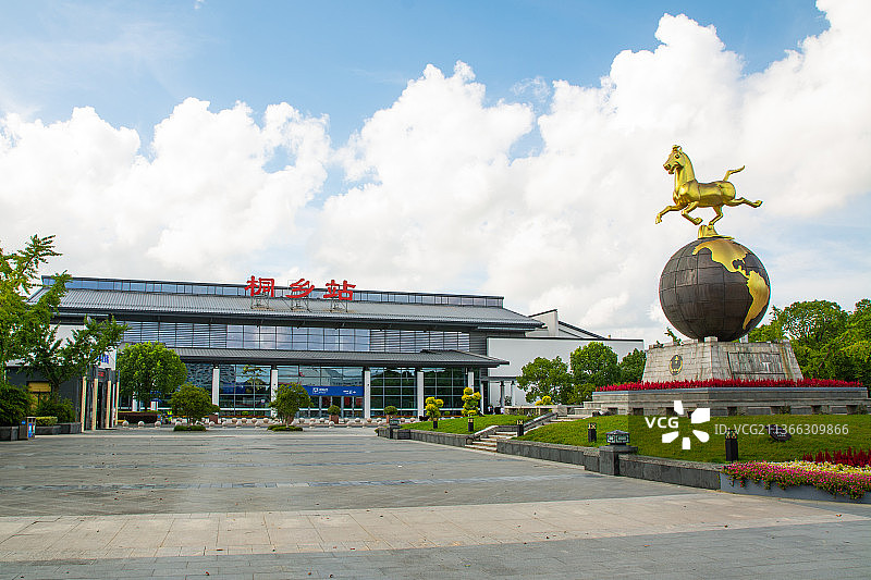 浙江桐乡风光  嘉兴桐乡市区城市建筑风光 桐乡站 高铁站 动车站 优秀旅游城市标志 马踏飞燕图片素材