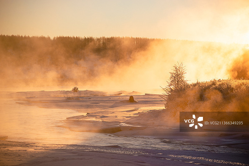日落时的不冻河风景图片素材
