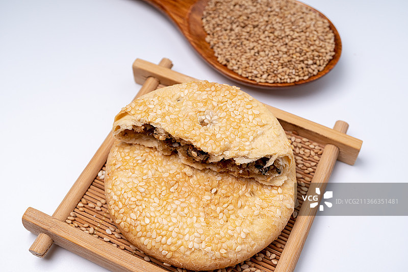 湖南衡阳地方特产酥薄月，芝麻月饼，中秋佳节图片素材