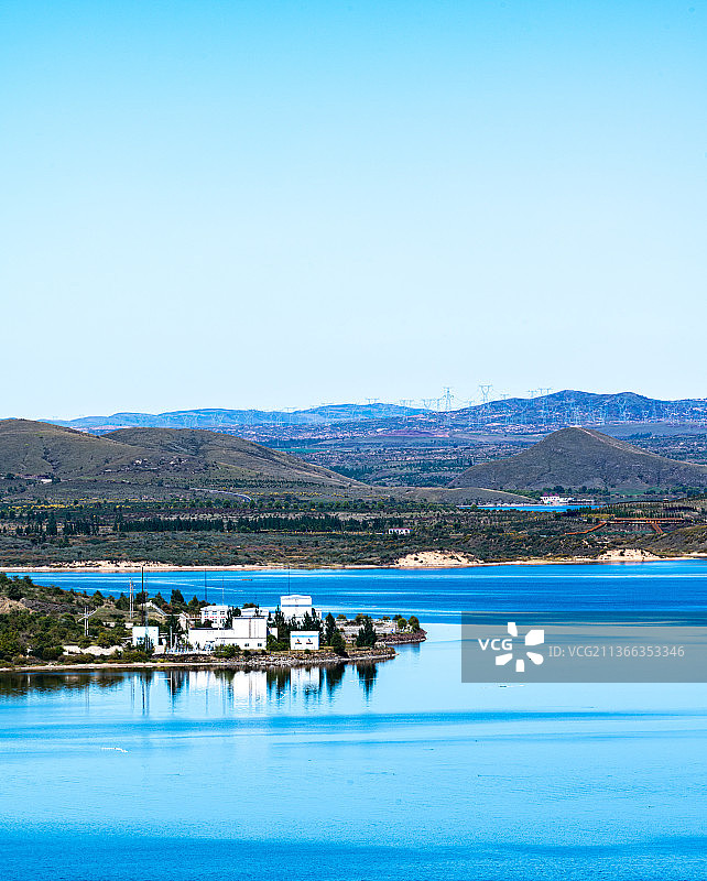 内蒙古锡林郭勒盟多伦湖自然风光.早秋蓝天下的多伦湖畔图片素材