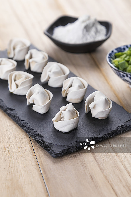 中式传统小吃美食馄饨图片素材