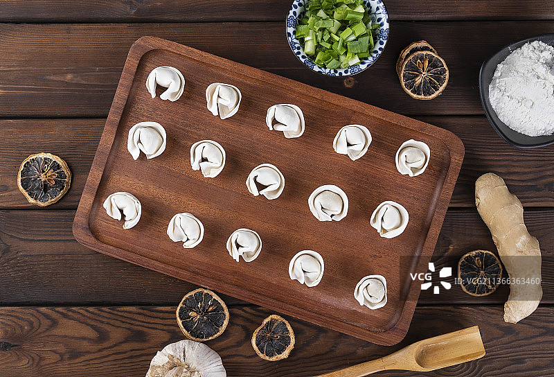 中式传统小吃美食馄饨图片素材