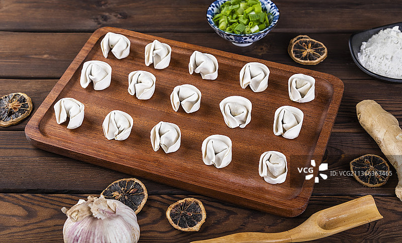 中式传统小吃美食馄饨图片素材