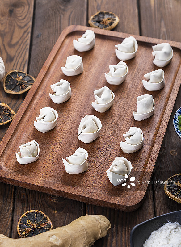 中式传统小吃美食馄饨图片素材