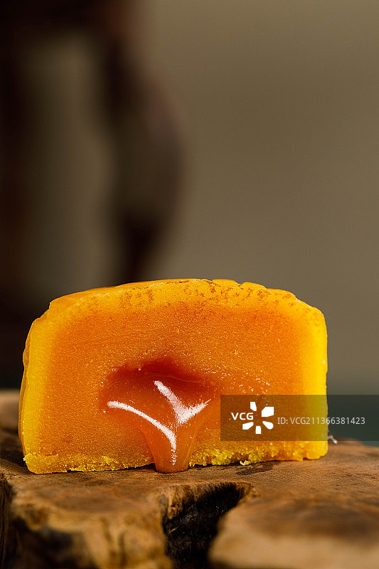 港式流心奶黄月饼图片素材